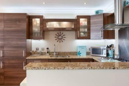 Apartamento Blue Pool View Portrush Exterior foto